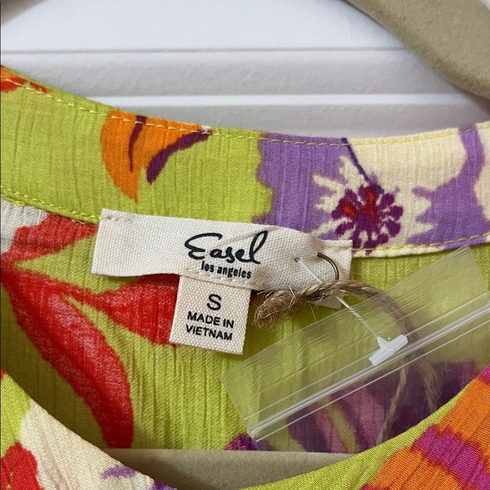 Easel Vibrant Green Floral Blouse - Picture 2 of 11